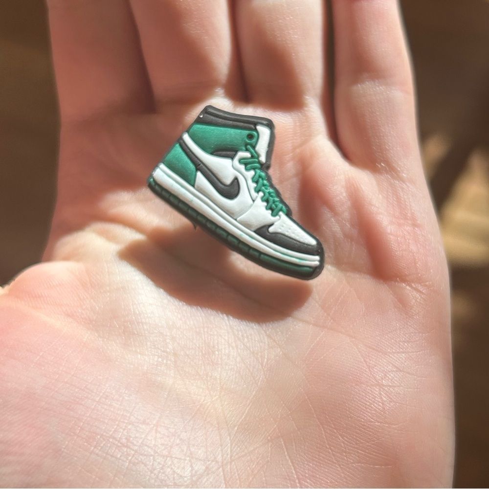 Green White & Black Jordan Croc Charm 5/14$ - Picture 2 of 3